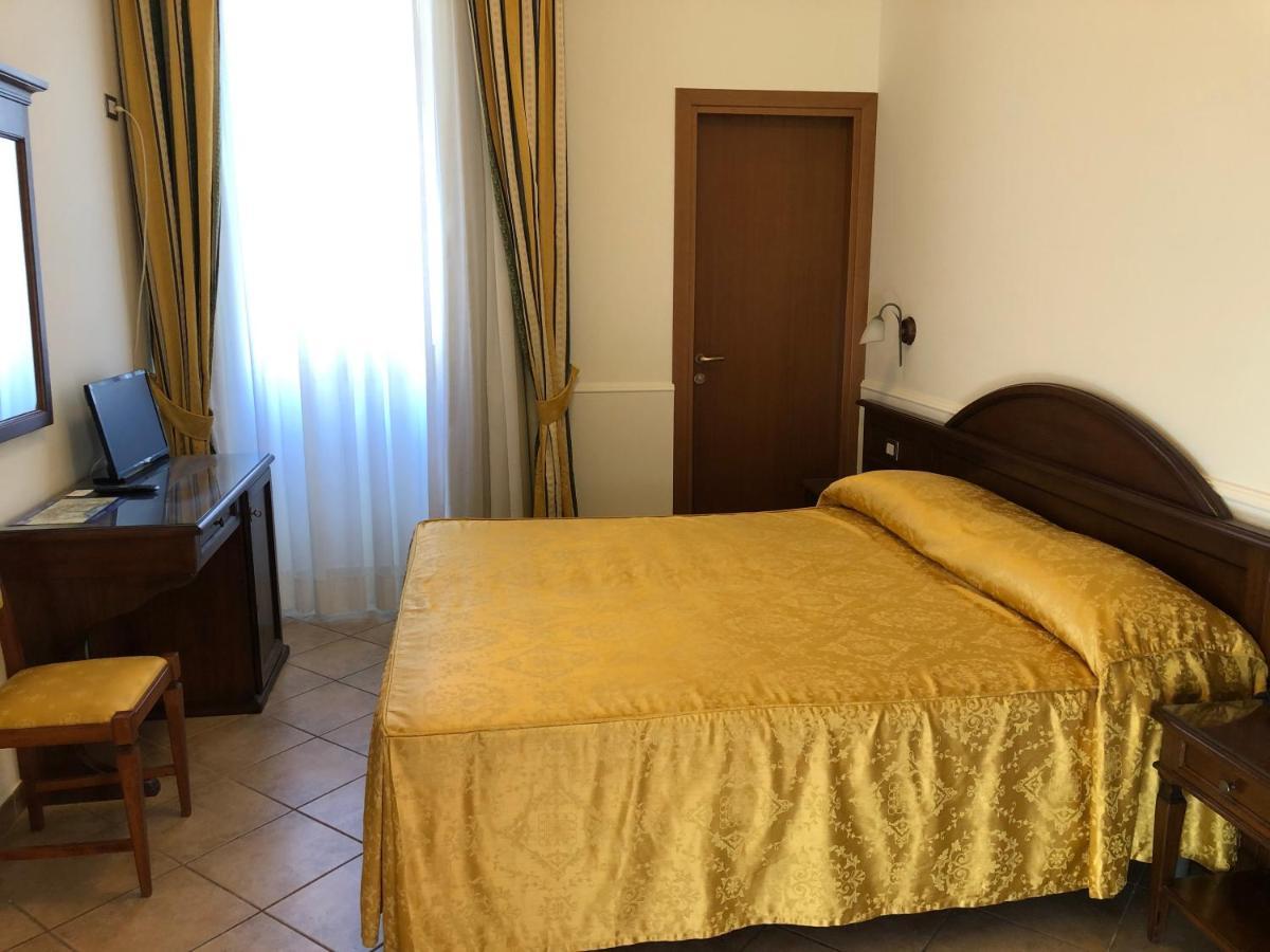 Hotel Zodiaco Bolsena Esterno foto